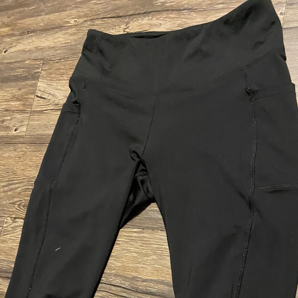 black leggings, super cute and comfy